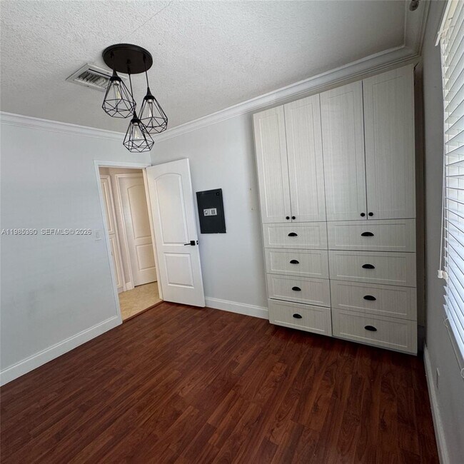 Building Photo - 4261 SW 22nd St