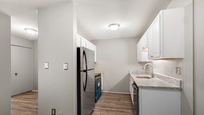 Building Photo - Maplehurst Apartments