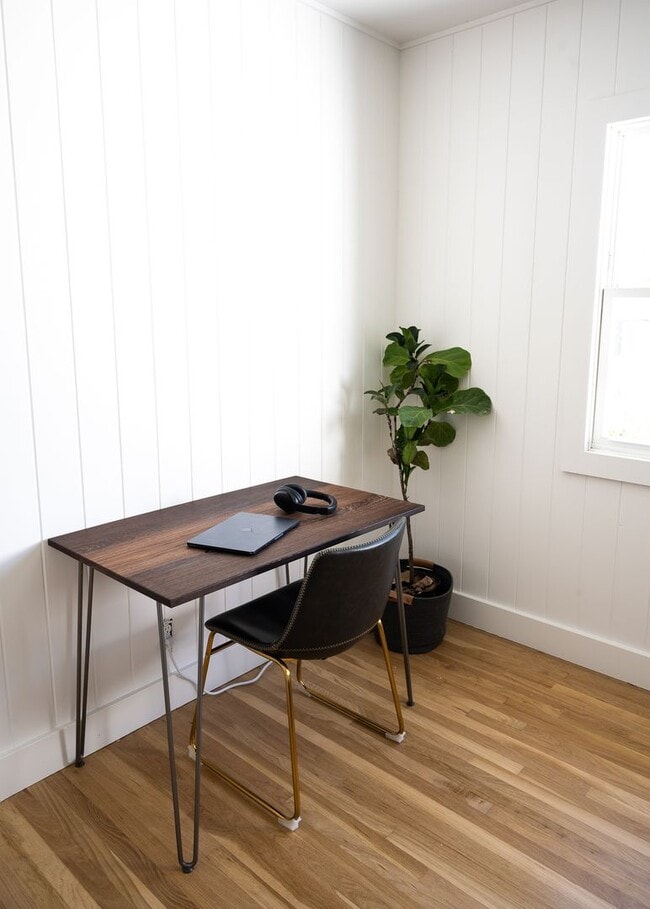 Building Photo - 3 Bedrooms + 2 Bathrooms | Midtown Ventura | Furnished or Unfurnished