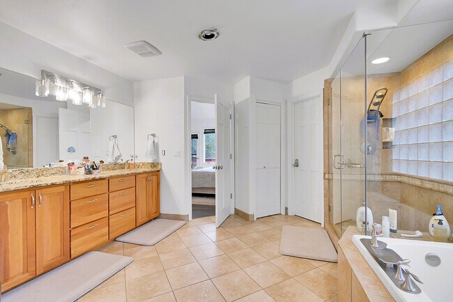 Building Photo - 28384 Kinnikinick Rd