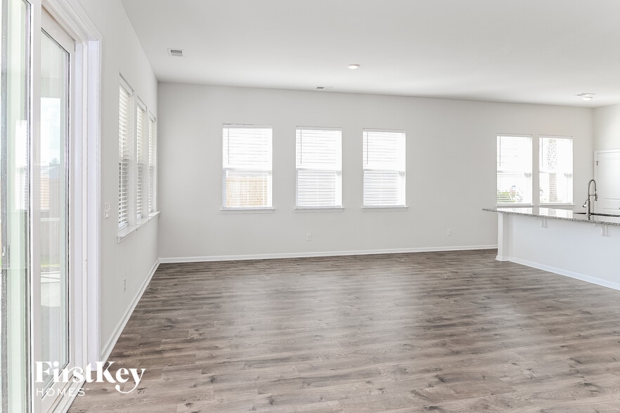 Building Photo - 405 Ribiero Dr