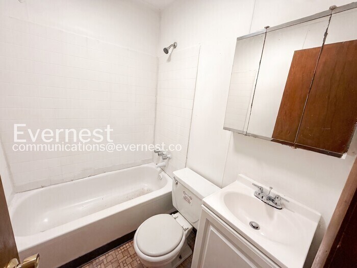 Building Photo - 1233 Elm Ave