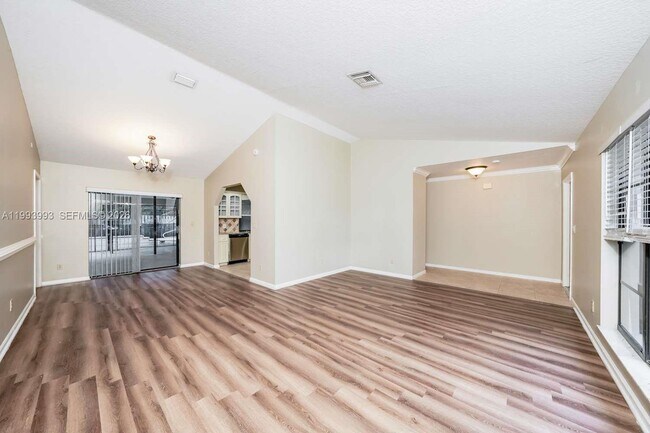 Building Photo - 845 Daffodil Dr