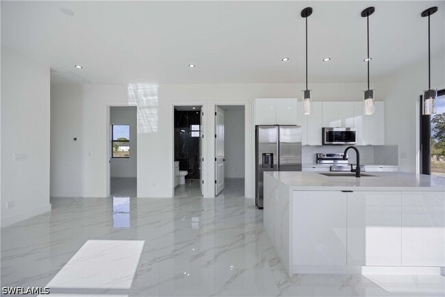 Building Photo - 1051 Marine Ave S