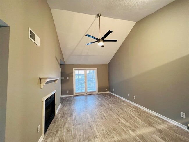 Building Photo - 2121 El Paseo St