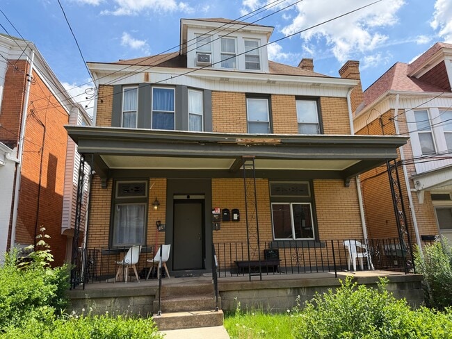 Building Photo - 836 Collins St