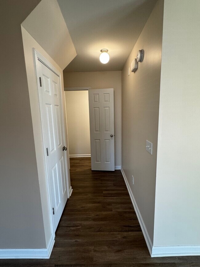 Building Photo - 127 Emanuel Creek Drive