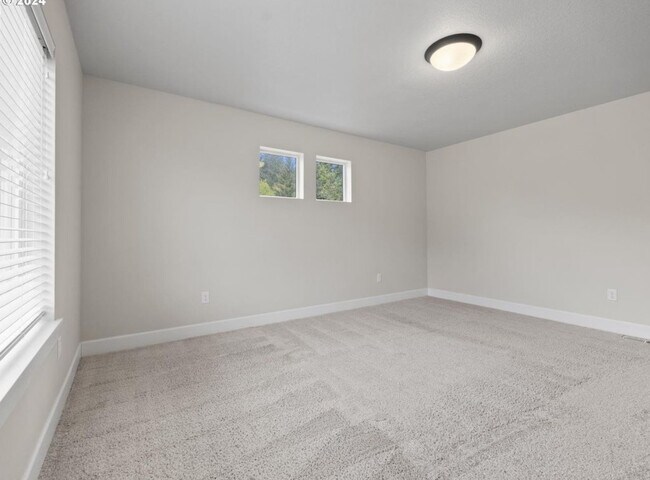 Building Photo - 12921 SE Creekside Terrace