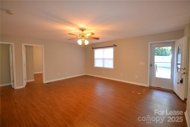 Building Photo - 1212 Beechwood Dr