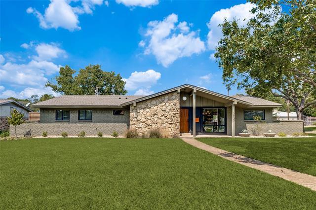 Building Photo - 3837 Clubway Ln