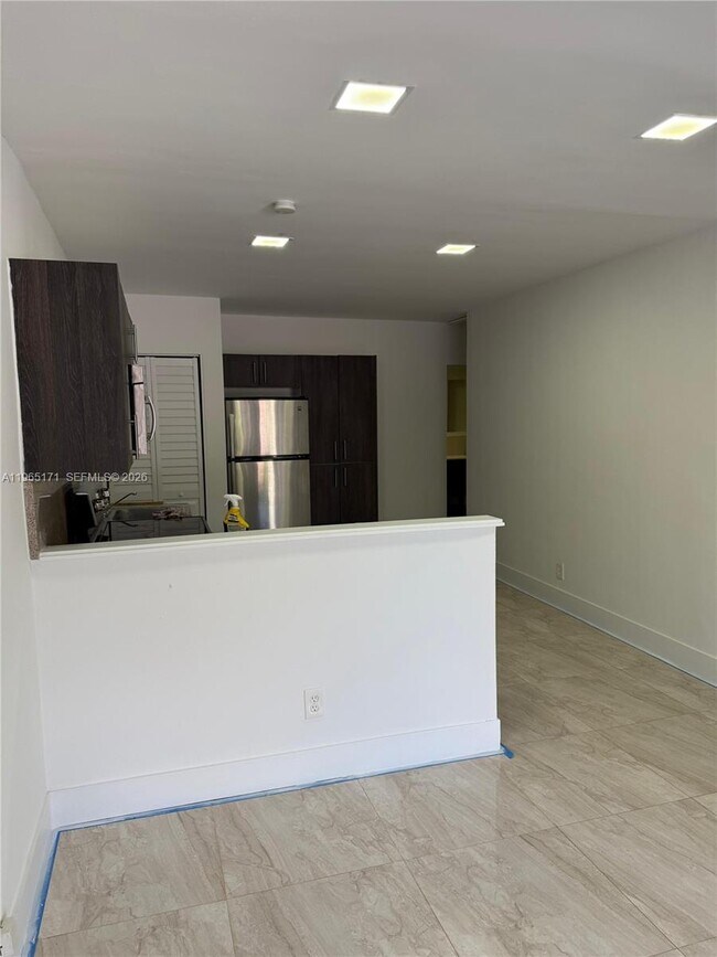 Building Photo - 3413 NW 9th Ct