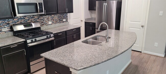 Building Photo - 6042 Carpenters Cove Ln