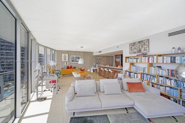 Building Photo - 465 Brickell Ave