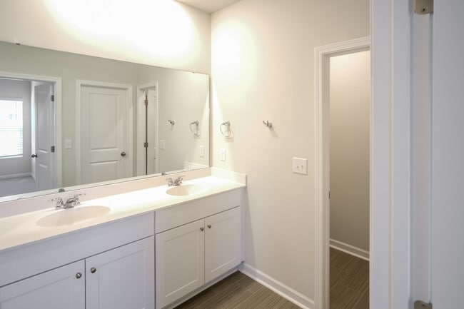 Building Photo - 205 Cypress Tree Lp