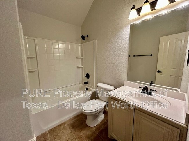 Building Photo - 511 Carnation Ln