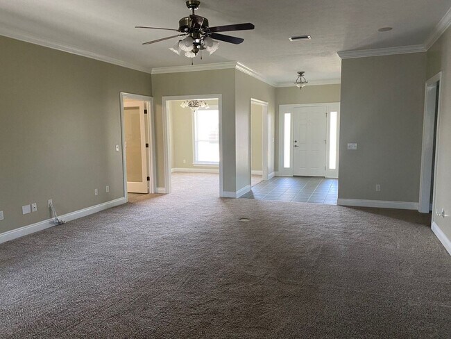 Building Photo - Spacious 3Bed/2Ba Brick Home in Established Neighborhood w/Easy Access to Everything! *SPECIAL: 1...