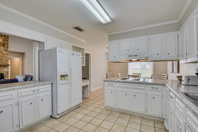 Building Photo - 634 Kettle Creek Dr