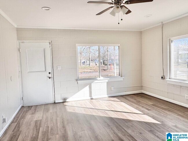 Building Photo - 5624 Avenue Q