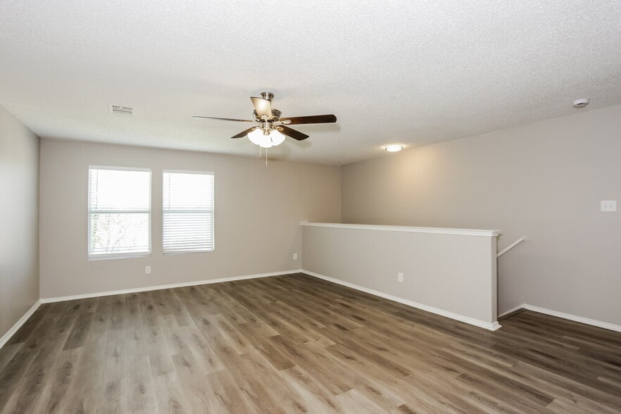 Building Photo - 4349 Meadowknoll Dr