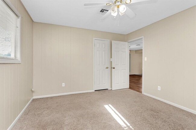 Building Photo - 4967 Lazy Ln