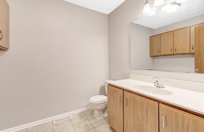 Building Photo - 1104 N Main St