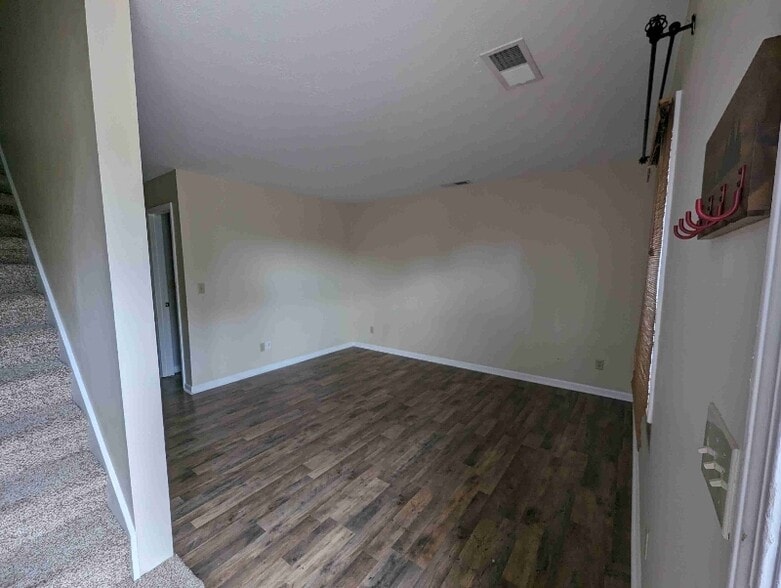 Primary Photo - 5833 Benton Rd