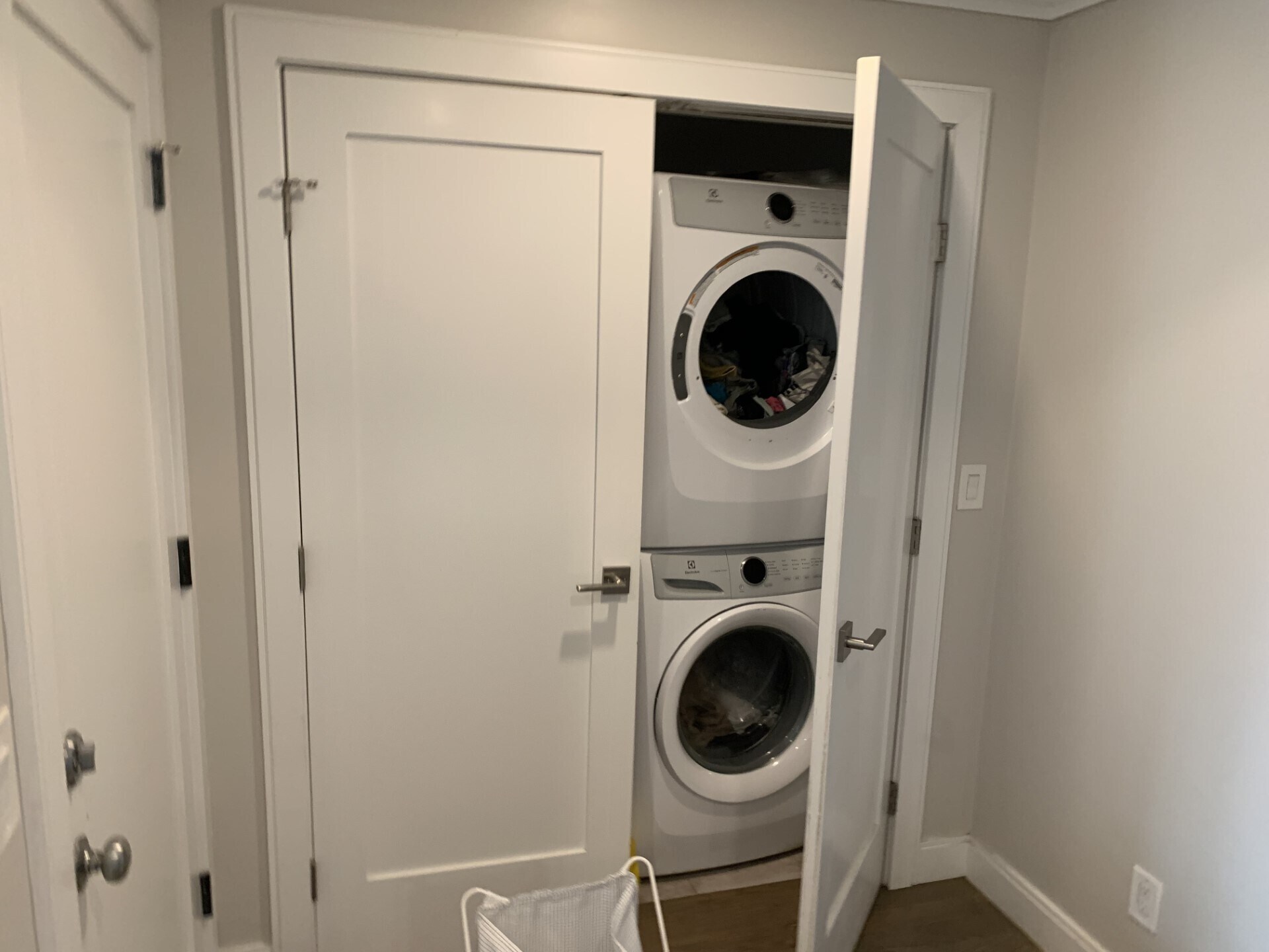 Building Photo - 134 Chelsea St