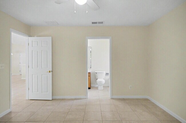 Building Photo - Indian Trails