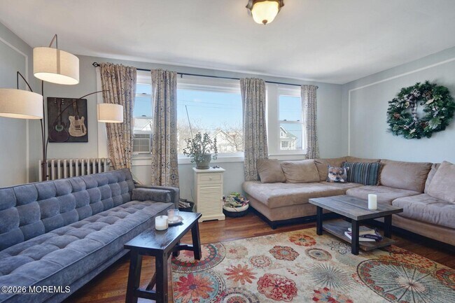 Building Photo - 304 7th Ave