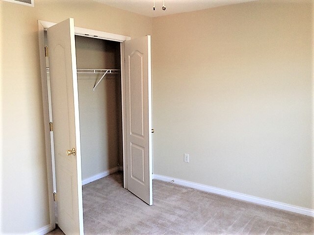 Building Photo - 689 Ackerly Dr