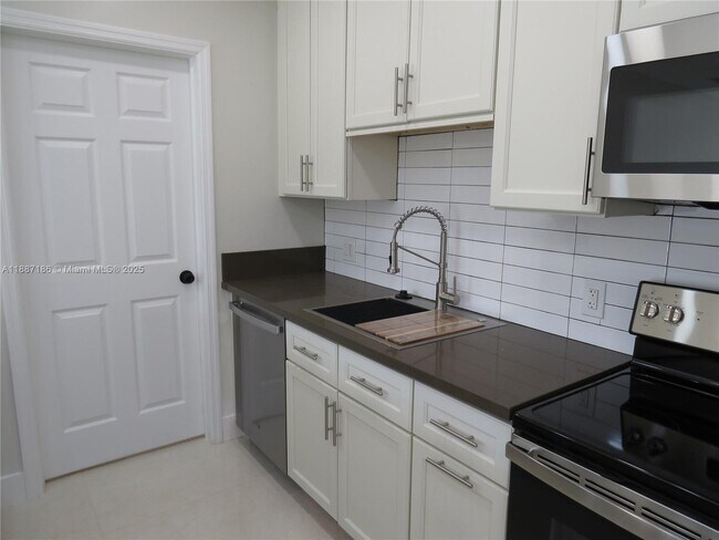 Building Photo - 1671 SW 44th Terrace