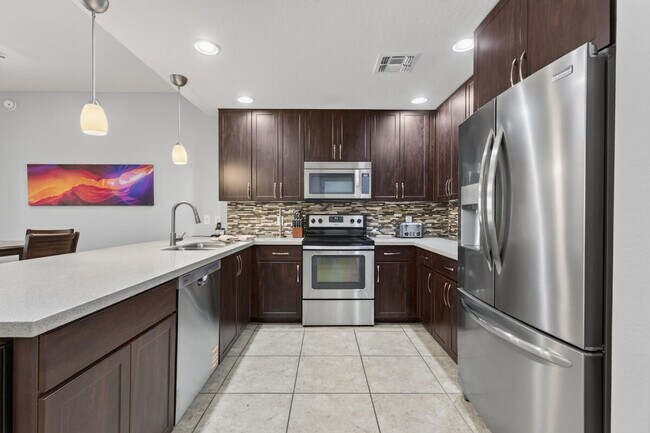 Building Photo - 5350 E Deer Valley Dr