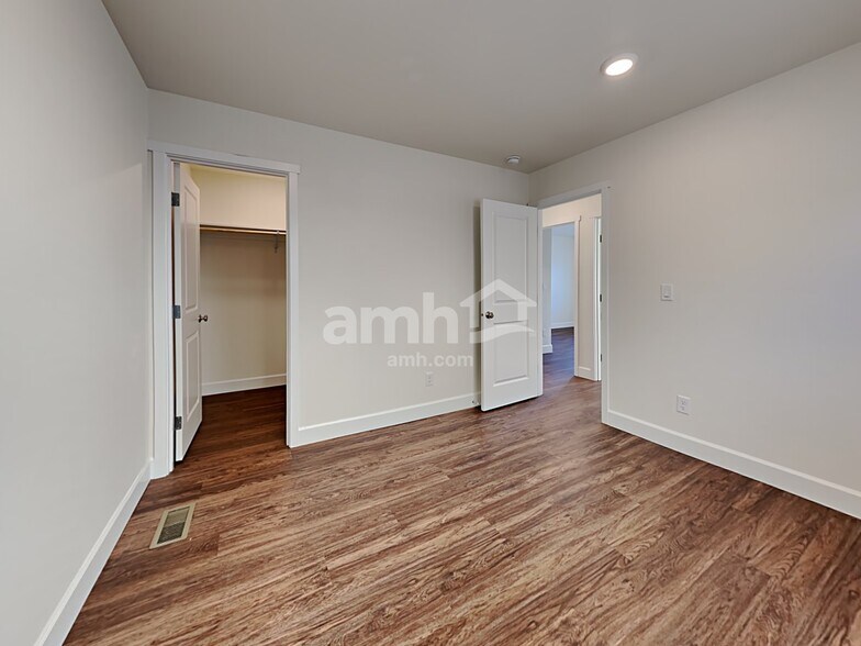 Building Photo - 12445 83rd Ave E