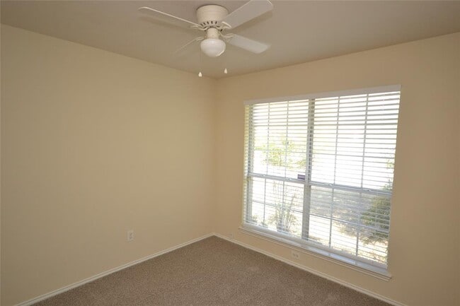 Building Photo - 718 Meadow View Dr