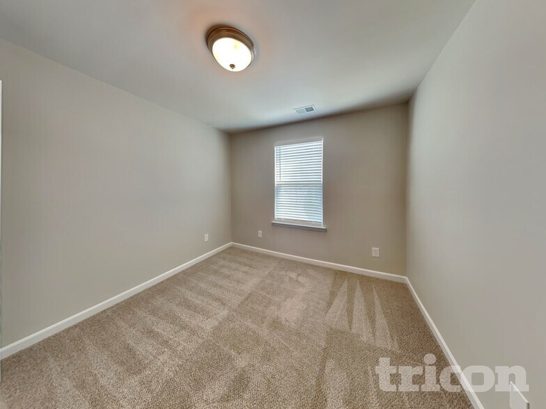 Building Photo - 302 Woodfern Ct