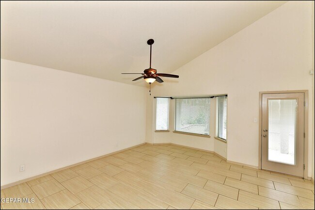 Building Photo - 5005 Moon Ranch Ln