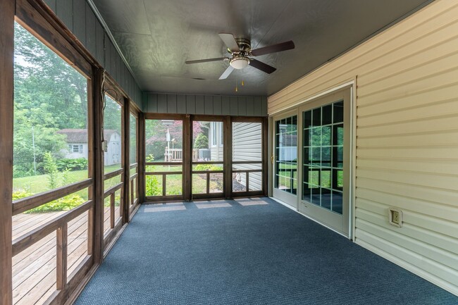 Building Photo - Available July – 4 Bed, 3 Bath Updated Hom...