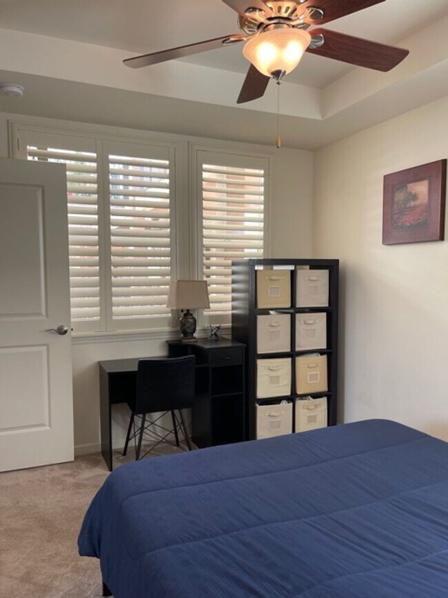 Building Photo - Gorgeous like new Premier condo in S. Kihe...