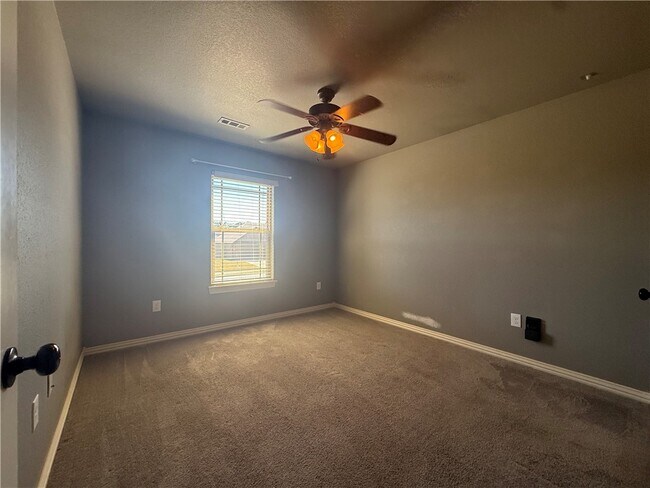 Building Photo - 1520 Amber Way