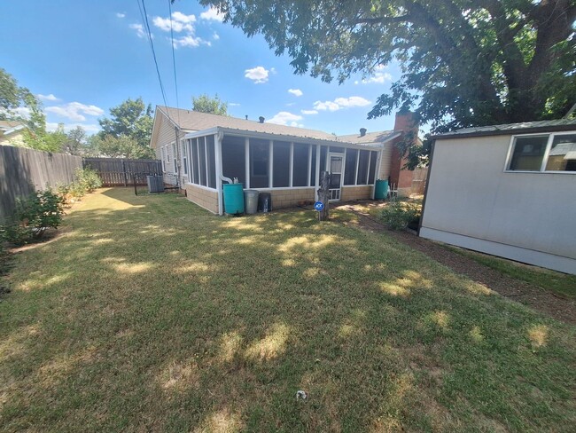 Building Photo - Cute CUTE 3bedroom
