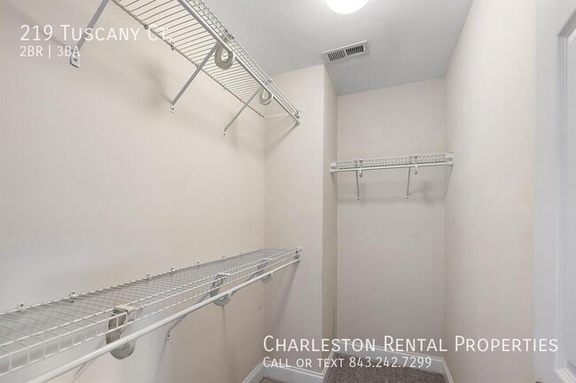 Building Photo - 219 Tuscany Ct