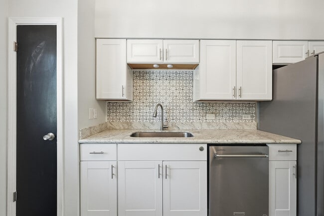 Building Photo - 7 Marina Cove Dr