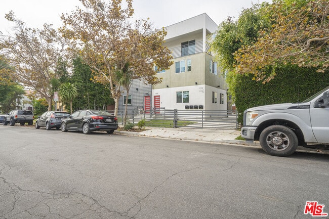 Building Photo - 1107 Carmona Ave