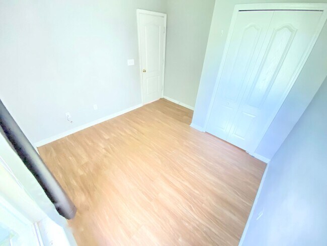 Building Photo - Stunning Lake View Home in Waterside Estate!