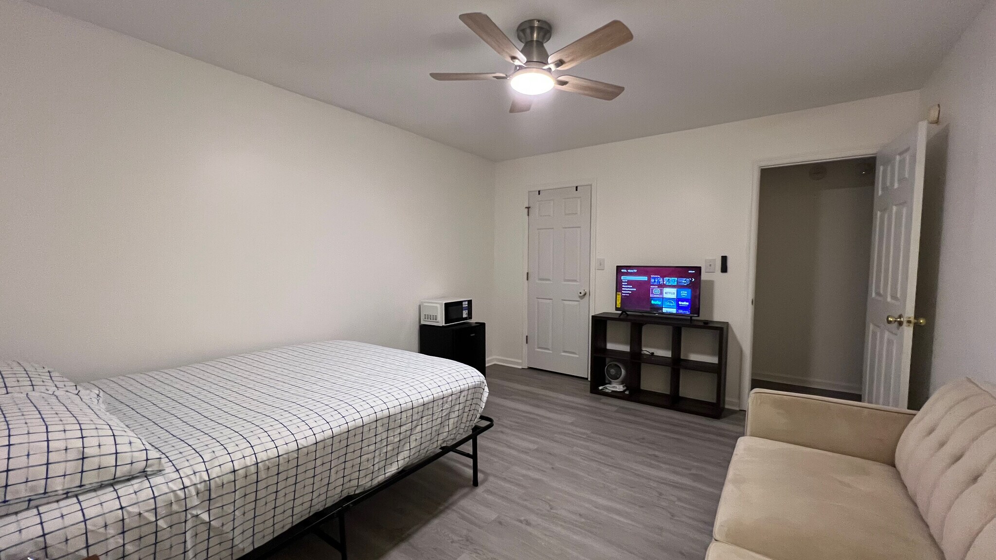 Building Photo - 301 Winners Cir S