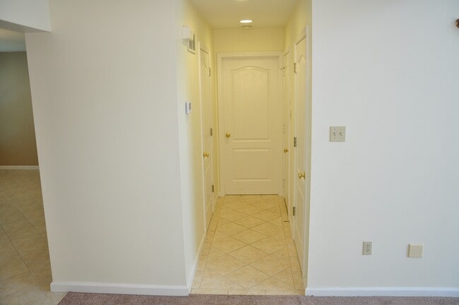 Building Photo - 470 Summit Tree Ct