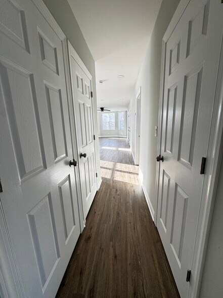 Building Photo - 6807 S Paulina St