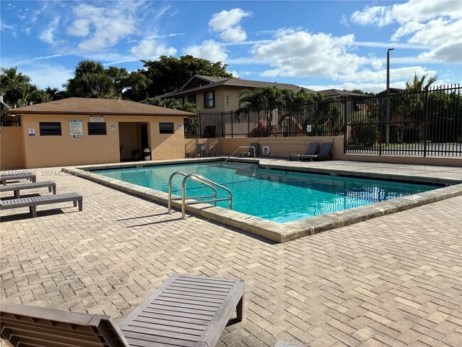 Building Photo - 6858 NW 173rd Dr