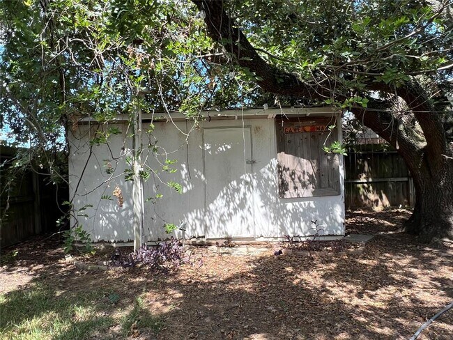 Building Photo - 19603 Southaven Dr