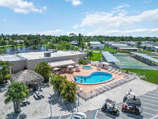 Building Photo - "Charming 2-Bed, 2-Bath Retreat in Nokomis!"